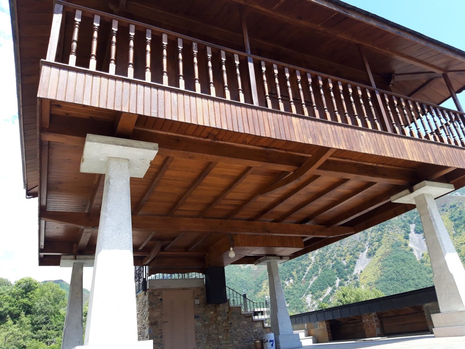 Aislamiento térmico y confort en cubiertas de madera en Asturias